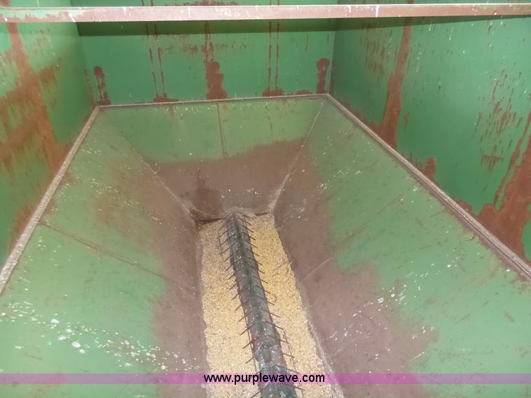 image for item K2214 John Deere 400 grain cart