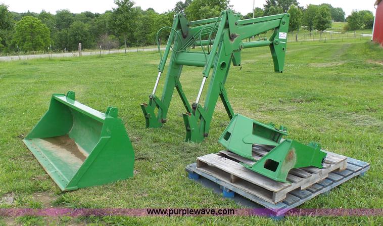 image for item K4039 John Deere 640 loader