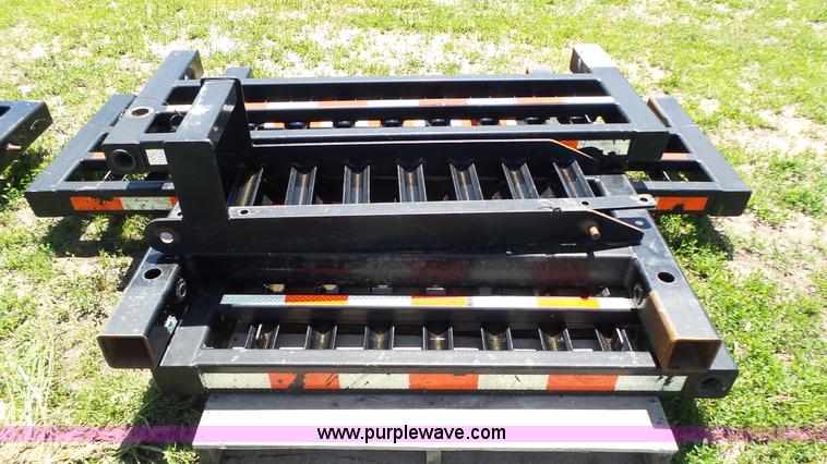 image for item K8312 B&B gooseneck trailer side outriggers