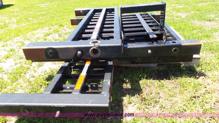 image for item K8312 B&B gooseneck trailer side outriggers