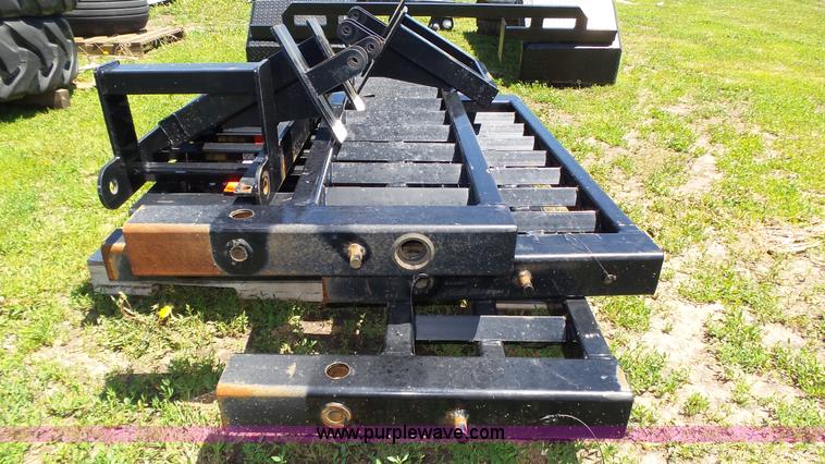 image for item K8312 B&B gooseneck trailer side outriggers
