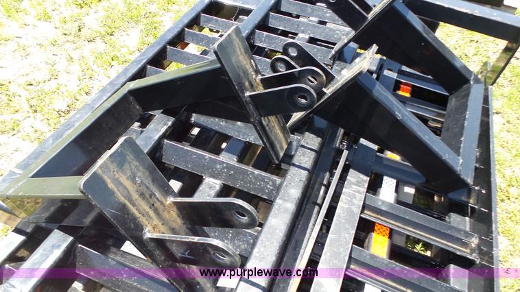 image for item K8312 B&B gooseneck trailer side outriggers