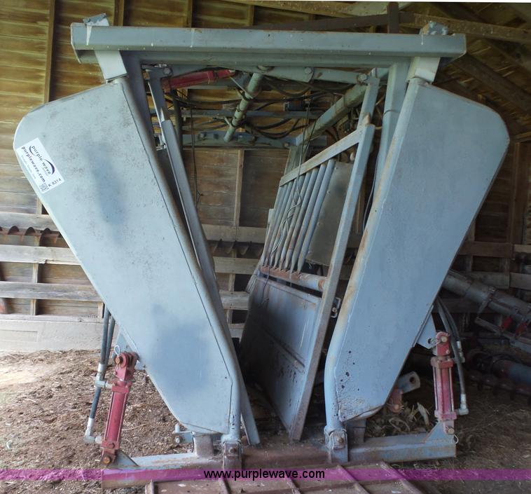 image for item K8314 Dodge cattle chute