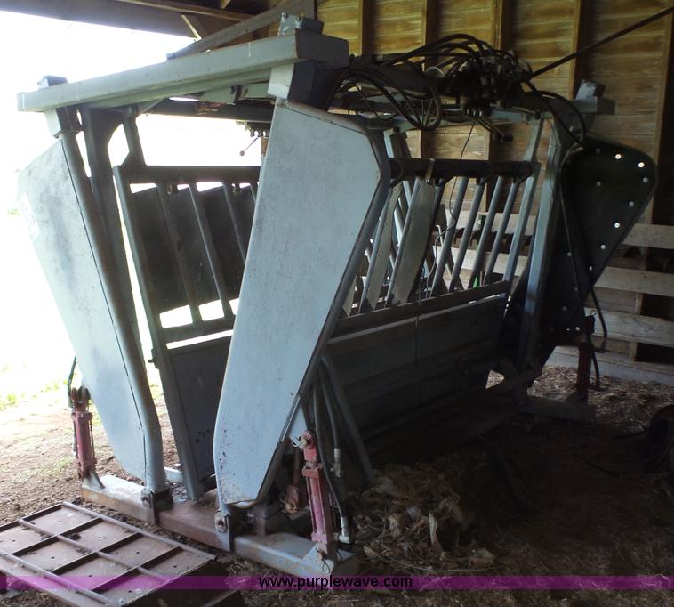 image for item K8314 Dodge cattle chute