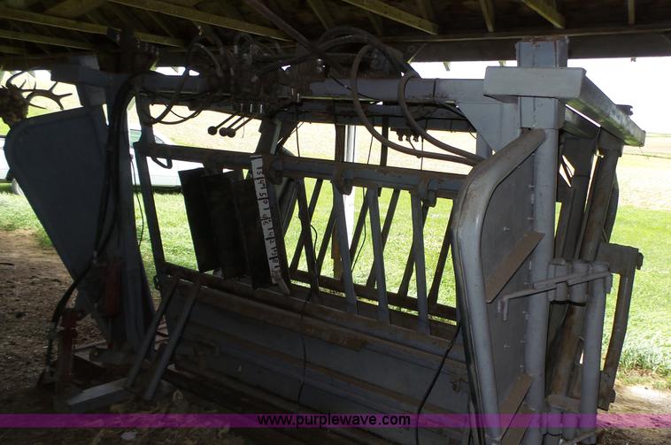 image for item K8314 Dodge cattle chute