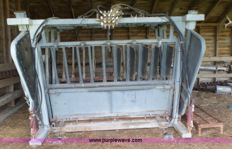 image for item K8314 Dodge cattle chute