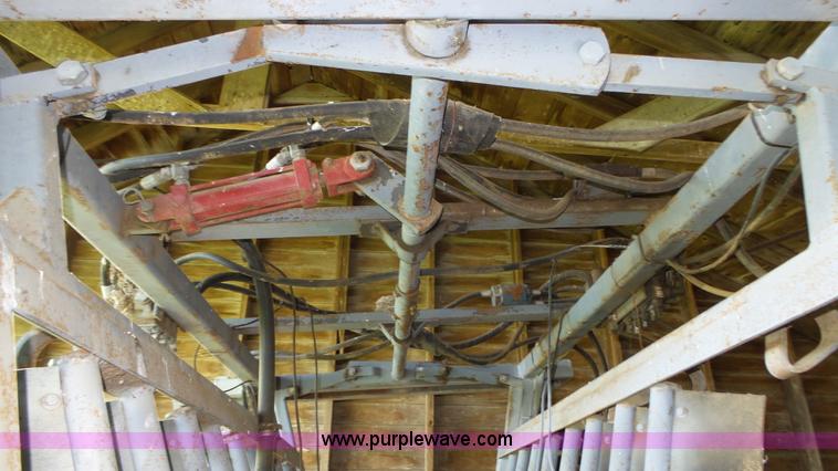 image for item K8314 Dodge cattle chute