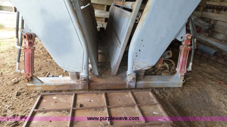 image for item K8314 Dodge cattle chute