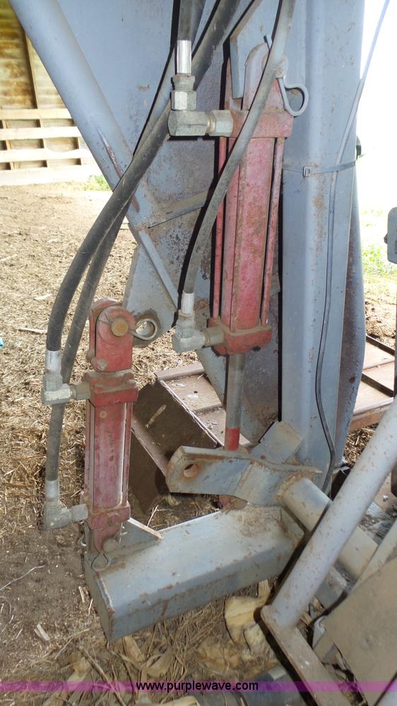 image for item K8314 Dodge cattle chute