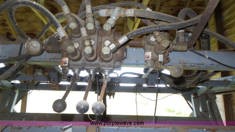 image for item K8314 Dodge cattle chute