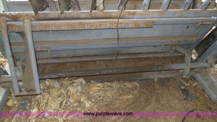 image for item K8314 Dodge cattle chute