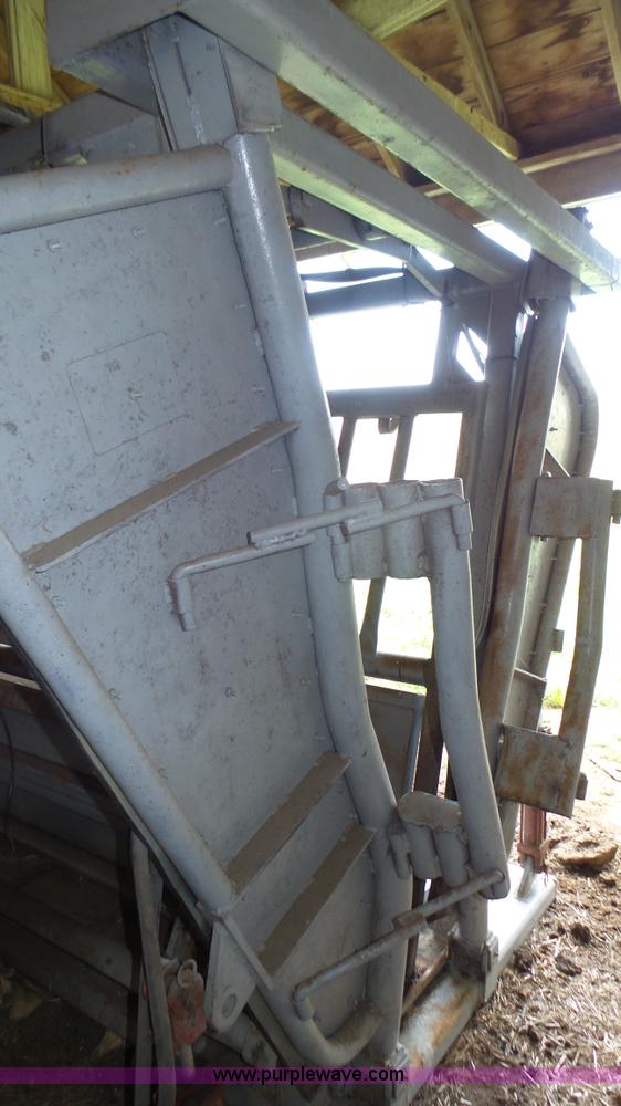 image for item K8314 Dodge cattle chute