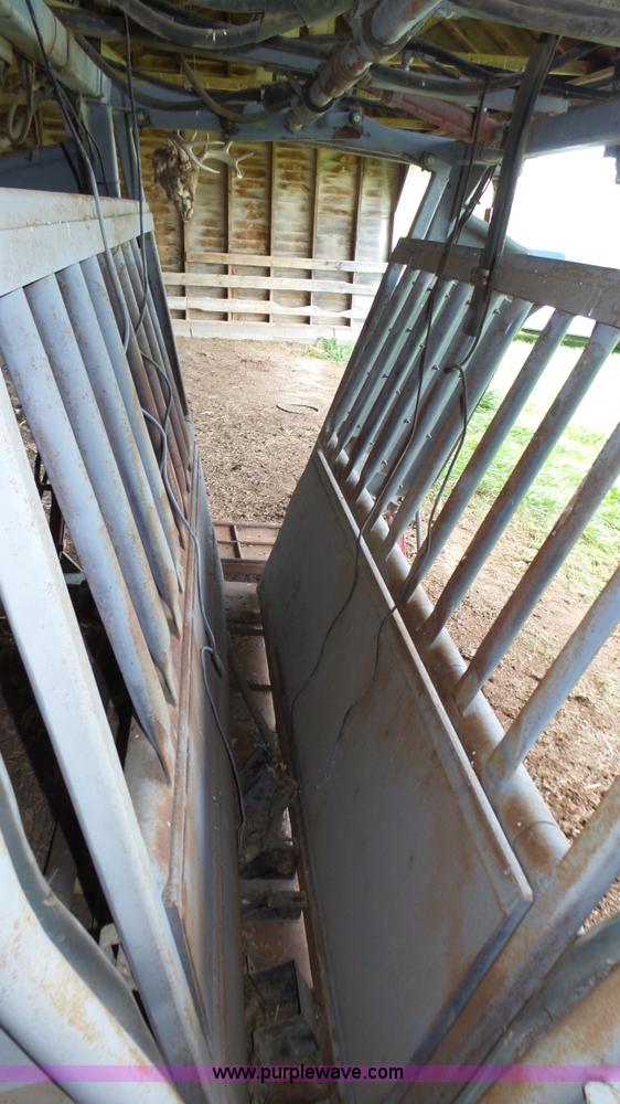 image for item K8314 Dodge cattle chute