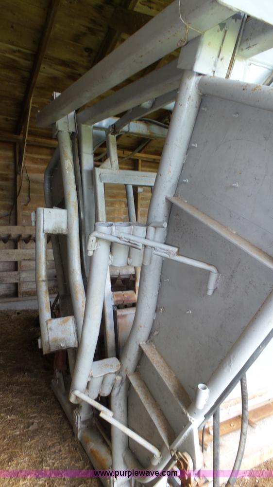 image for item K8314 Dodge cattle chute