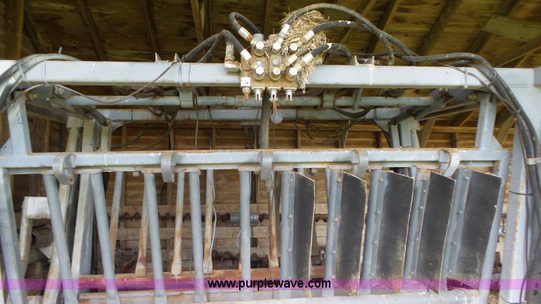 image for item K8314 Dodge cattle chute