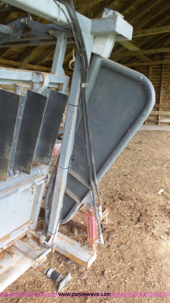 image for item K8314 Dodge cattle chute