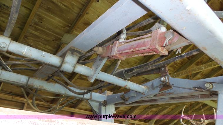 image for item K8314 Dodge cattle chute