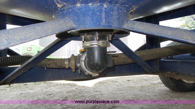 image for item K8348 2012 JD Skiles MFD2012 fertilizer delivery trailer