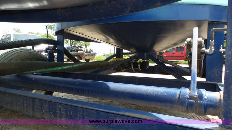 image for item K8348 2012 JD Skiles MFD2012 fertilizer delivery trailer
