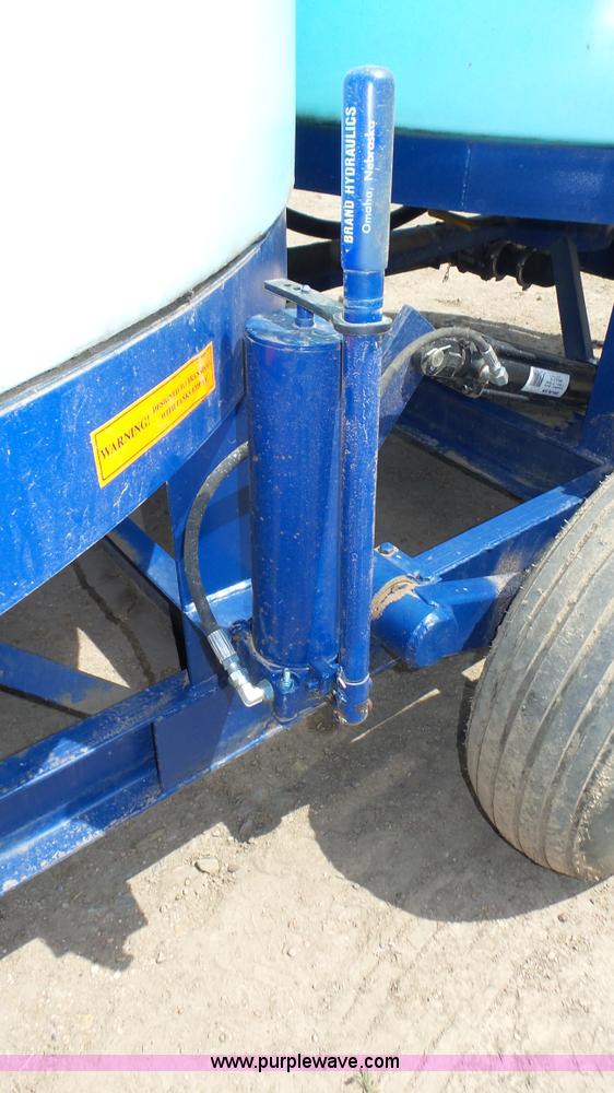 image for item K8348 2012 JD Skiles MFD2012 fertilizer delivery trailer