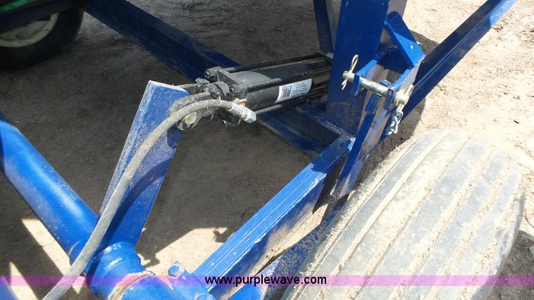 image for item K8348 2012 JD Skiles MFD2012 fertilizer delivery trailer