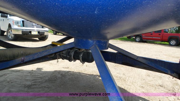 image for item K8348 2012 JD Skiles MFD2012 fertilizer delivery trailer