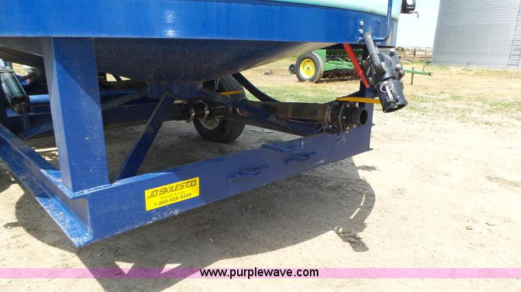 image for item K8348 2012 JD Skiles MFD2012 fertilizer delivery trailer