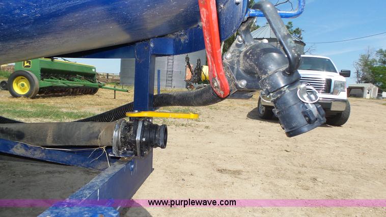 image for item K8348 2012 JD Skiles MFD2012 fertilizer delivery trailer