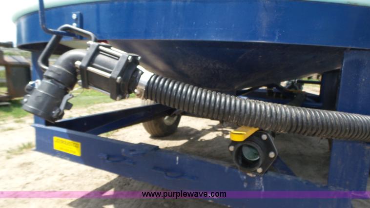 image for item K8348 2012 JD Skiles MFD2012 fertilizer delivery trailer