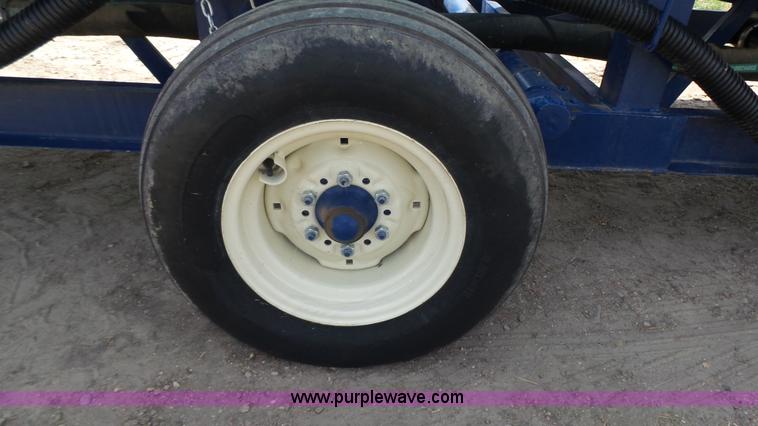 image for item K8348 2012 JD Skiles MFD2012 fertilizer delivery trailer