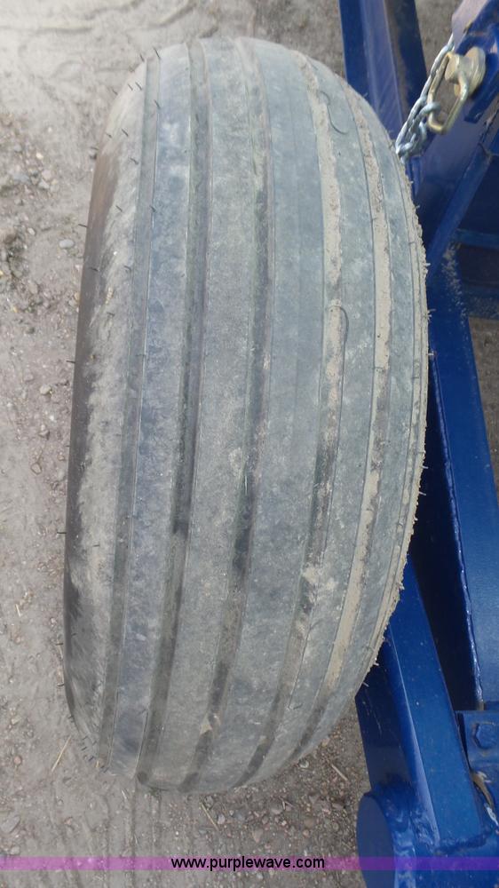 image for item K8348 2012 JD Skiles MFD2012 fertilizer delivery trailer