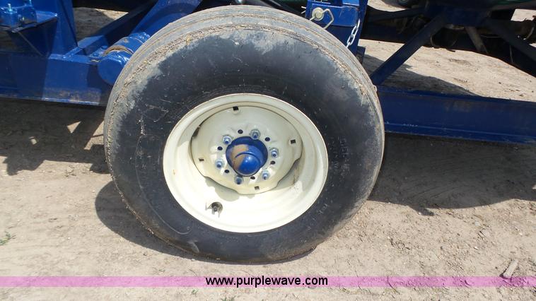 image for item K8348 2012 JD Skiles MFD2012 fertilizer delivery trailer