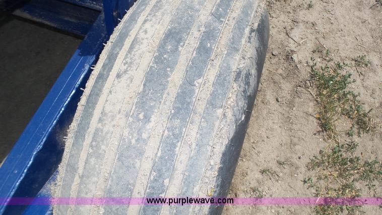 image for item K8348 2012 JD Skiles MFD2012 fertilizer delivery trailer