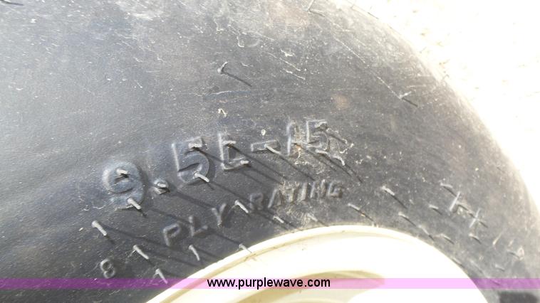 image for item K8348 2012 JD Skiles MFD2012 fertilizer delivery trailer