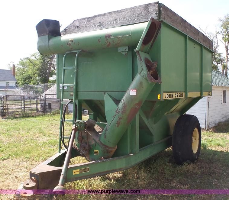 image for item K8354 John Deere 400 grain cart