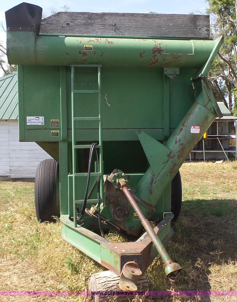 image for item K8354 John Deere 400 grain cart