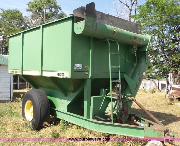 image for item K8354 John Deere 400 grain cart