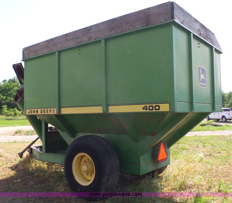 image for item K8354 John Deere 400 grain cart