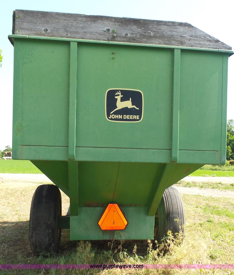image for item K8354 John Deere 400 grain cart