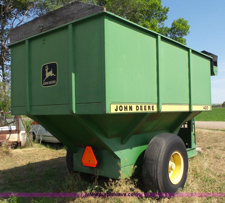 image for item K8354 John Deere 400 grain cart