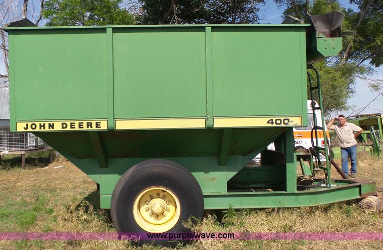 image for item K8354 John Deere 400 grain cart