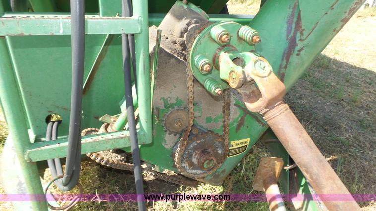 image for item K8354 John Deere 400 grain cart