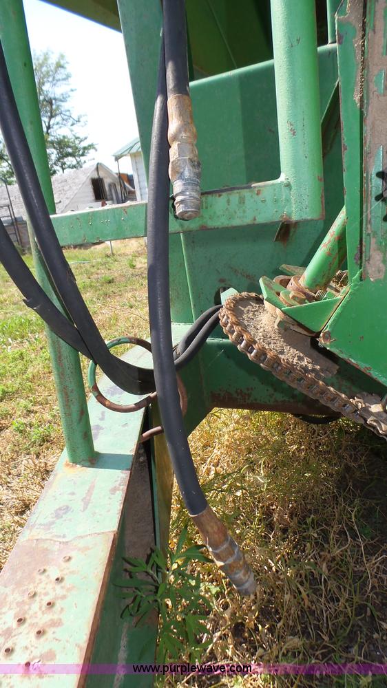 image for item K8354 John Deere 400 grain cart