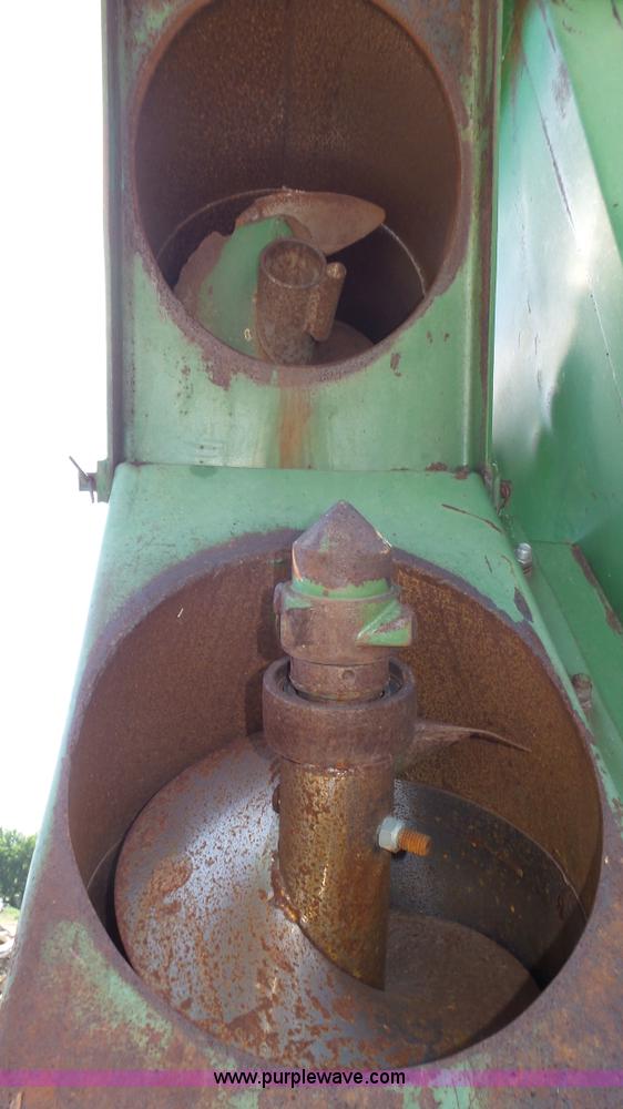 image for item K8354 John Deere 400 grain cart