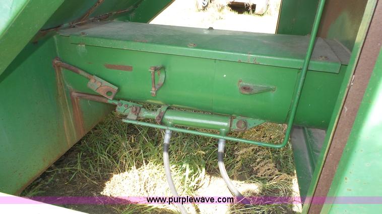 image for item K8354 John Deere 400 grain cart
