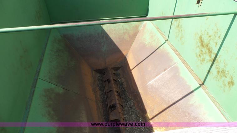 image for item K8354 John Deere 400 grain cart