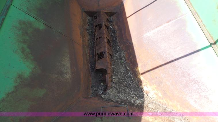 image for item K8354 John Deere 400 grain cart