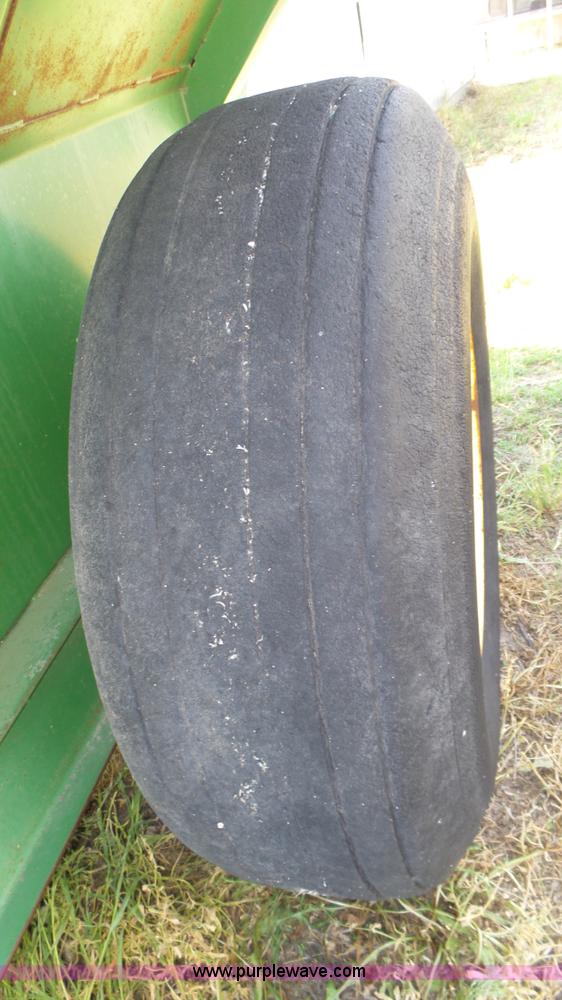 image for item K8354 John Deere 400 grain cart