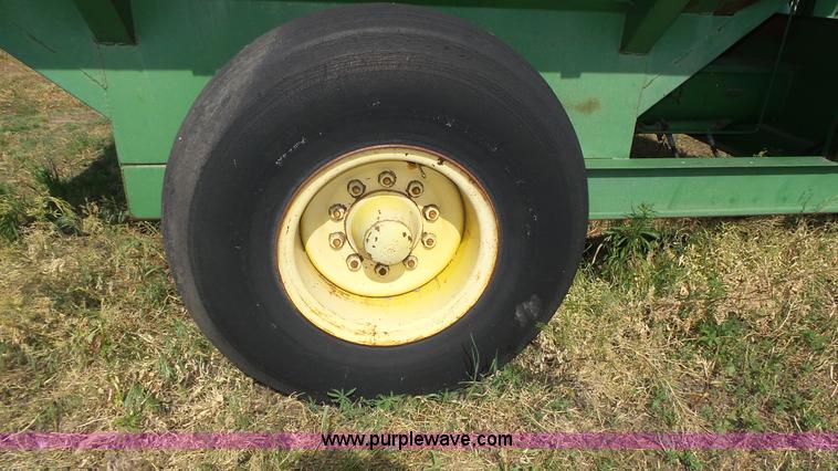 image for item K8354 John Deere 400 grain cart