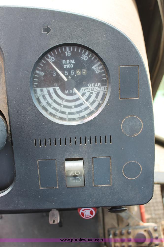 image for item K8857 1983 John Deere 2550 tractor